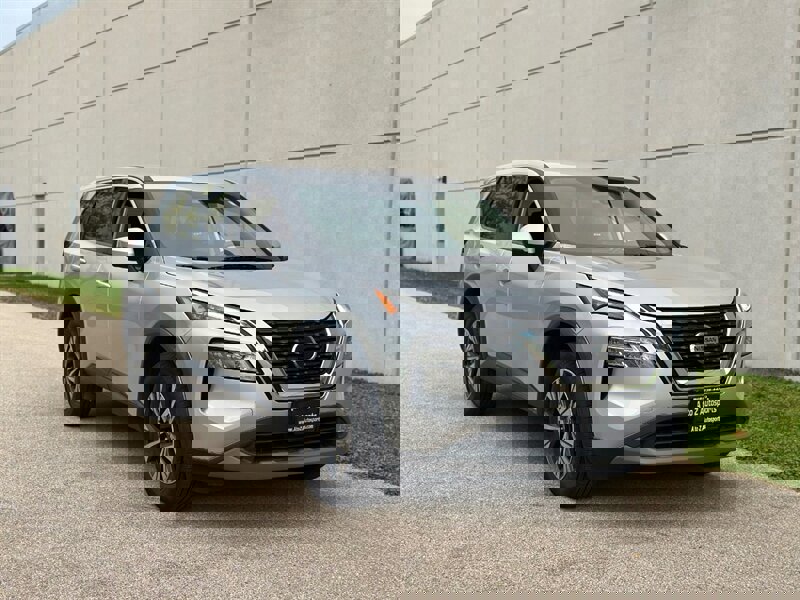Used 2021 Nissan Rogue SV image 4
