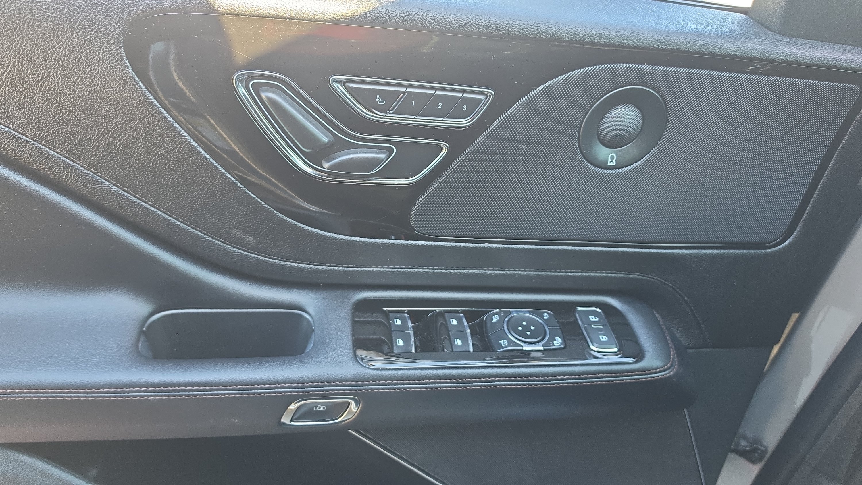 Used 2023 Lincoln Aviator Reserve w/ Elements Package Plus RWD image 10