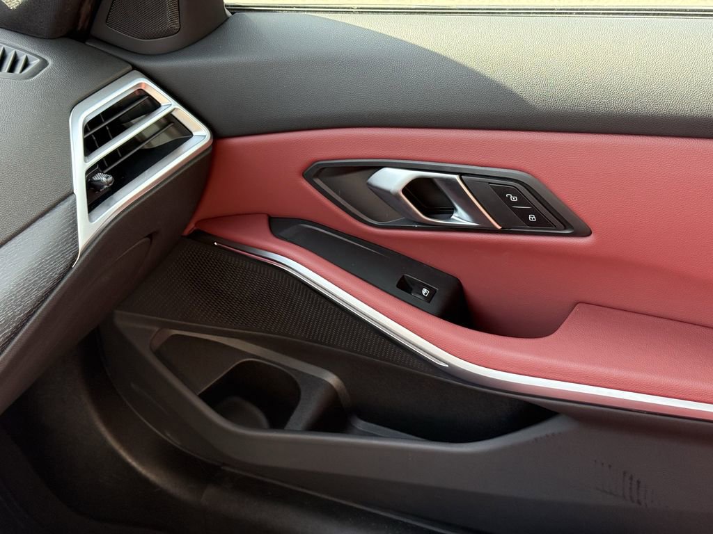 Used 2025 BMW 330i xDrive Sedan w/ M Sport Package image 33