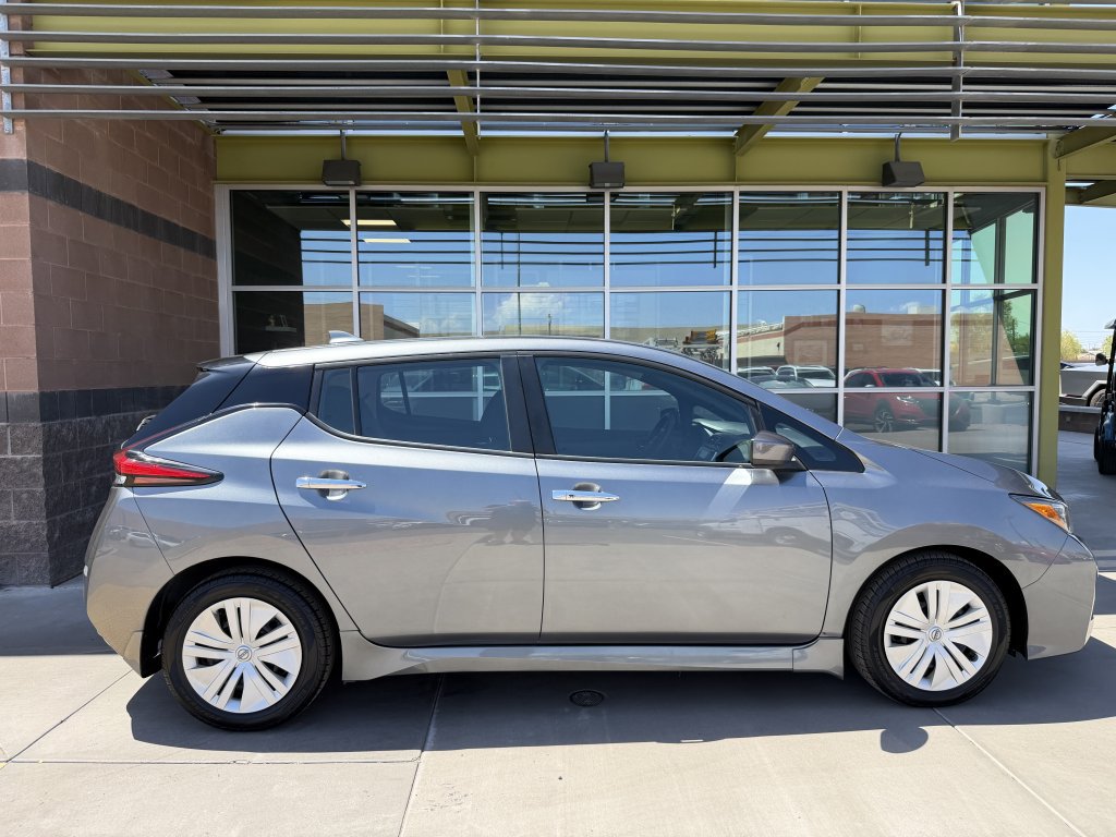 Used 2024 Nissan Leaf S FWD image 9