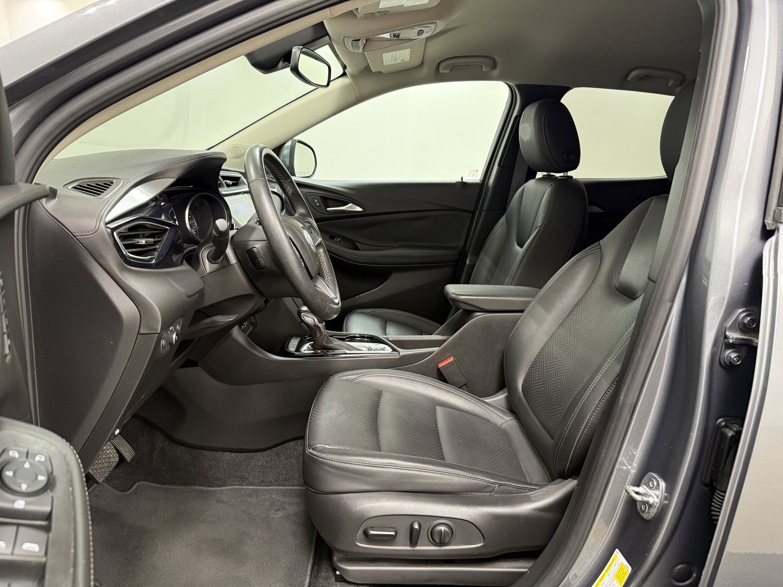 Used 2022 Buick Encore GX Essence image 9