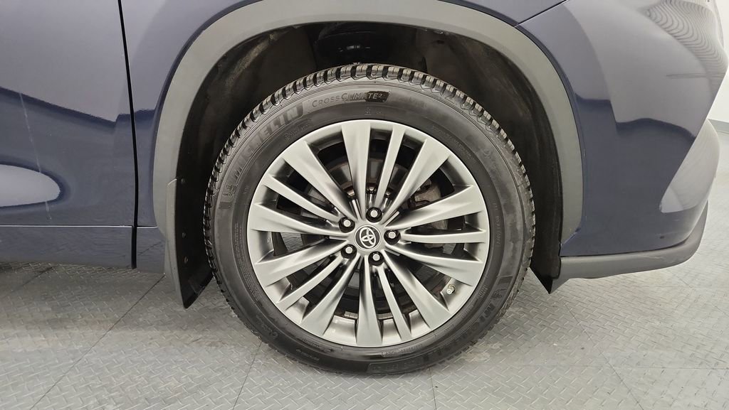 Used 2021 Toyota Highlander Limited image 29