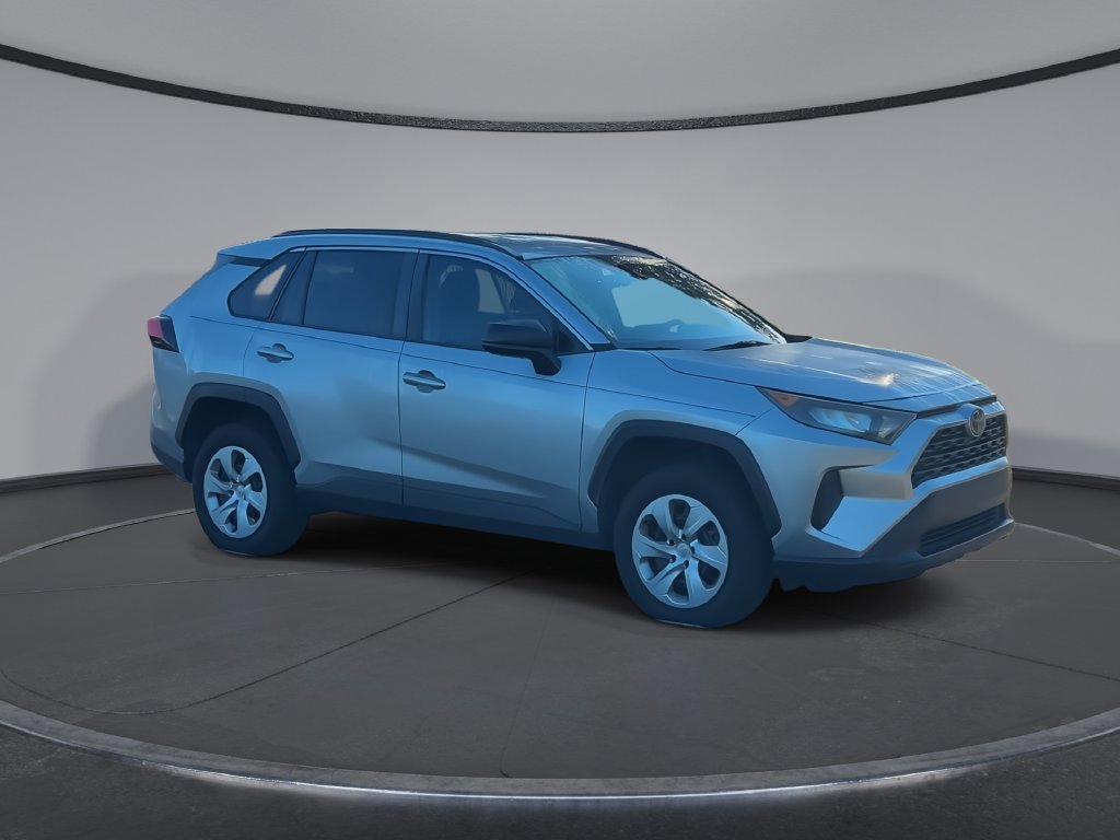 Used 2019 Toyota RAV4 LE FWD image 2