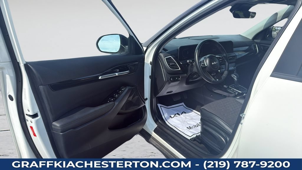 Used 2025 Kia Seltos S AWD/4WD image 25