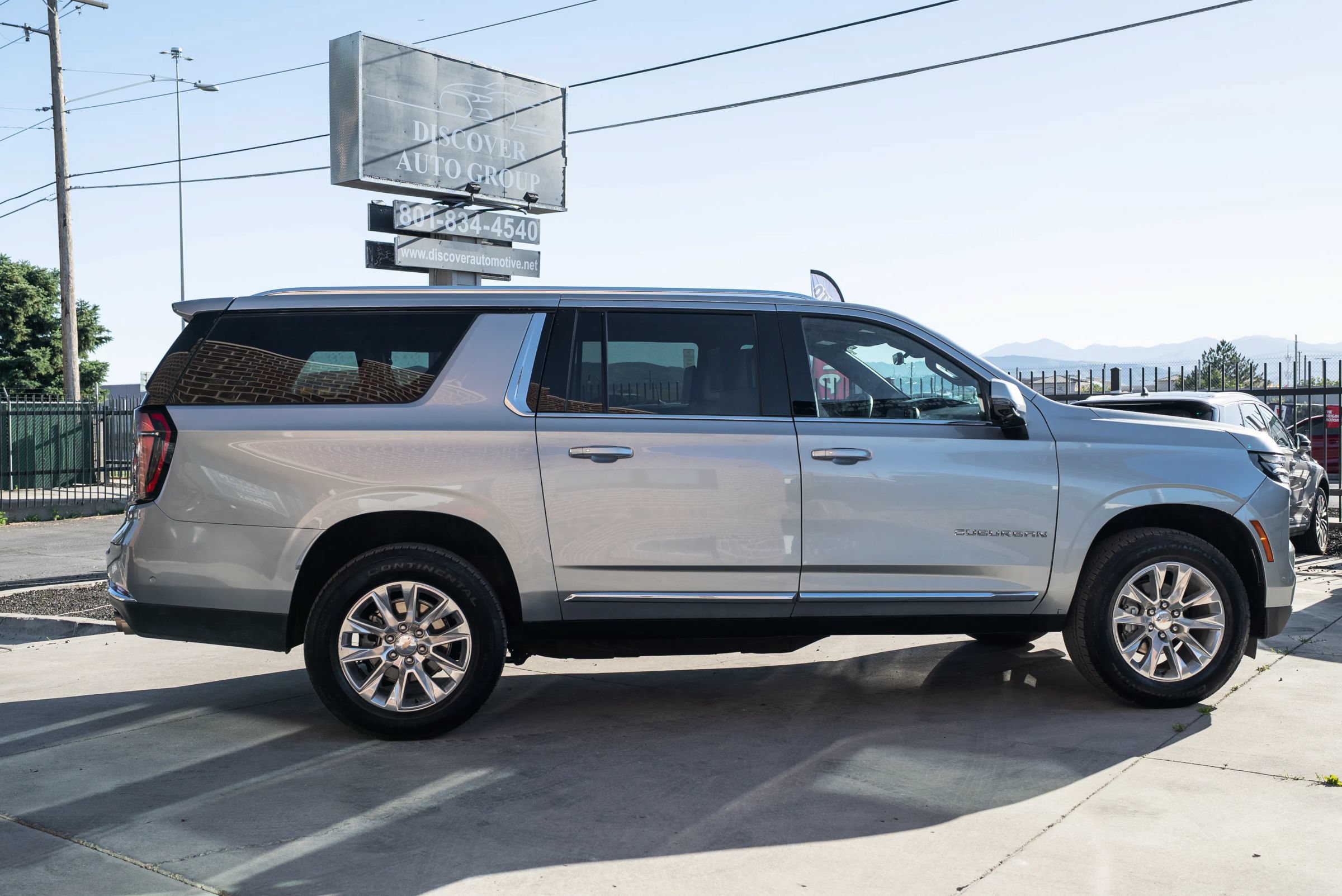Used 2025 Chevrolet Suburban Premier AWD/4WD image 11