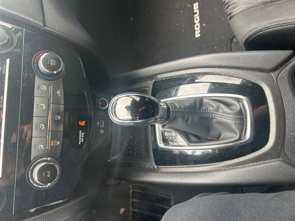 Used 2020 Nissan Rogue S w/ Special Edition Package image 16