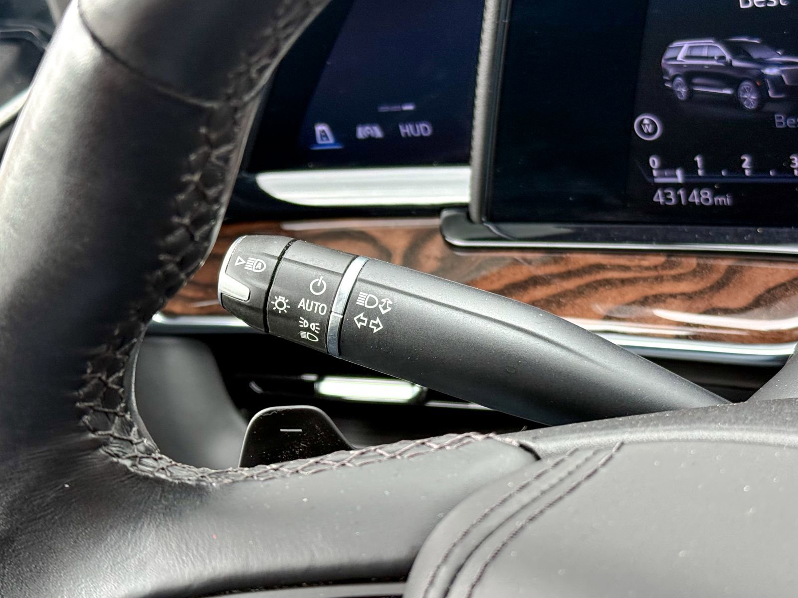 Certified 2022 Cadillac Escalade Premium Luxury Platinum w/ Heavy-Duty Trailer Package image 31