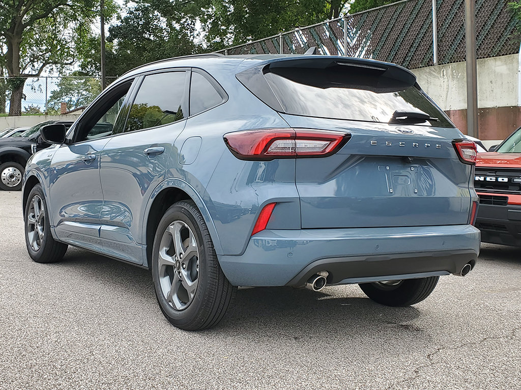 Used 2023 Ford Escape ST-Line w/ Tech Pack #1 FWD image 4