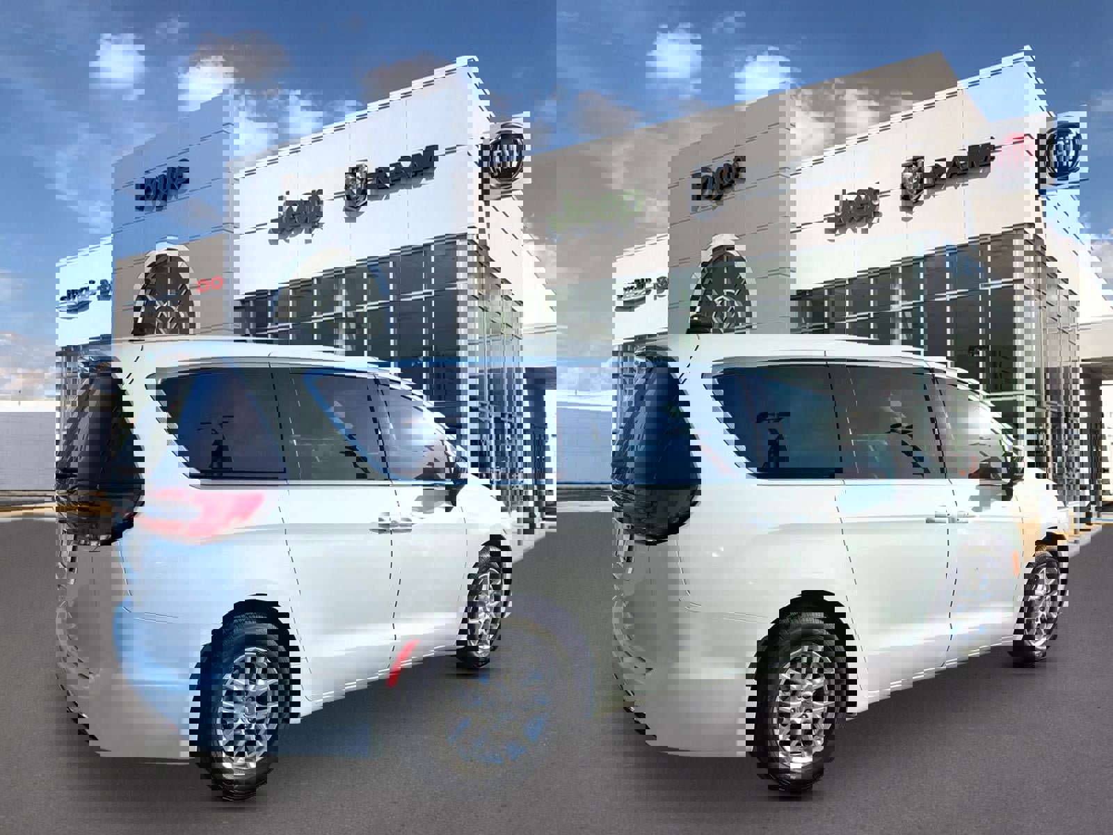 Used 2023 Chrysler Voyager LX image 2