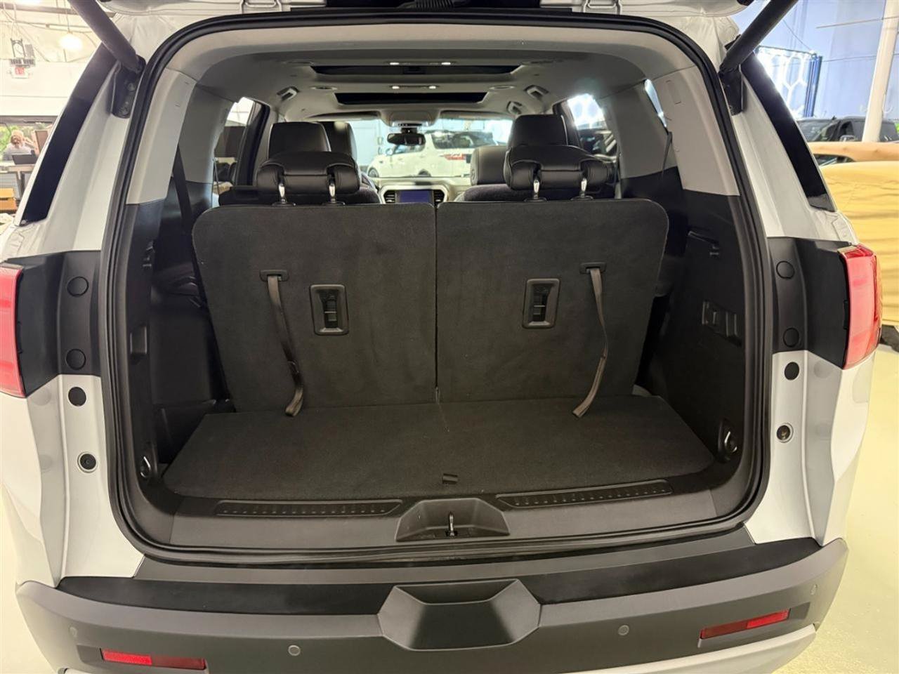 Used 2019 GMC Acadia SLT AWD/4WD image 40