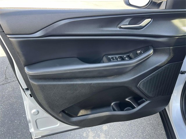 Used 2023 Jeep Grand Cherokee Laredo image 11