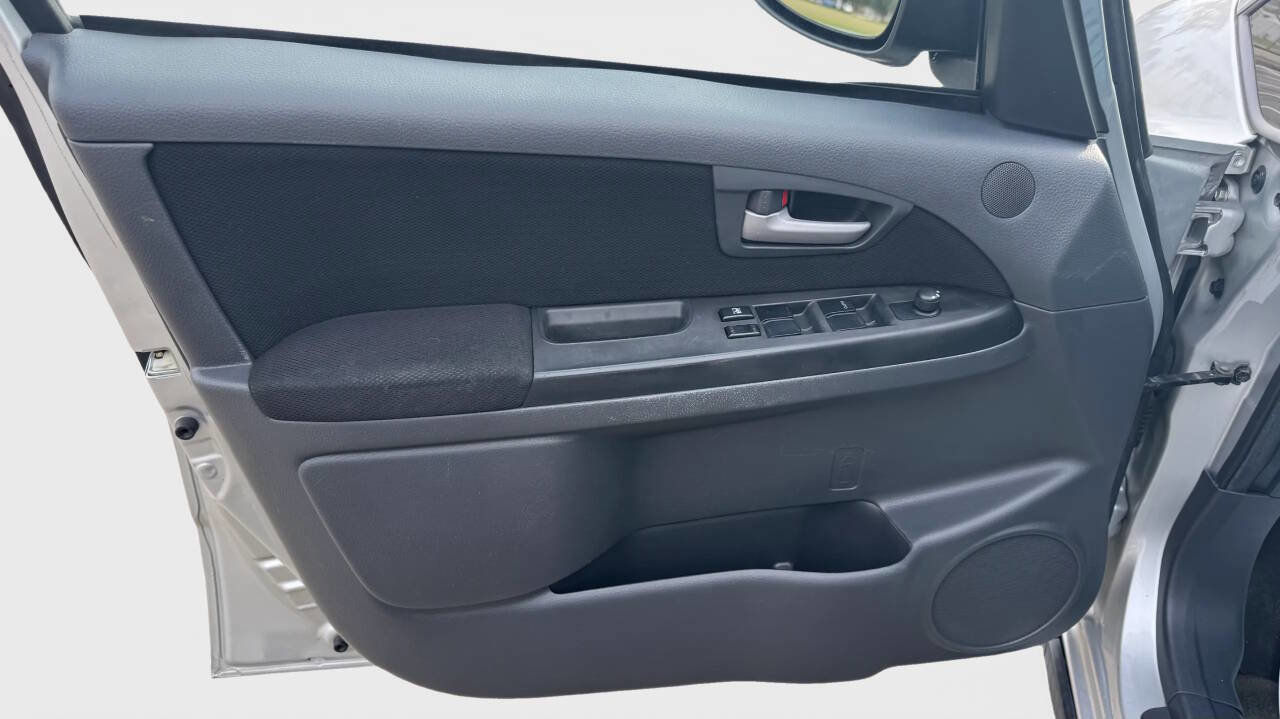 Used 2010 Suzuki SX4 Base 4dr Crossover CVT image 10