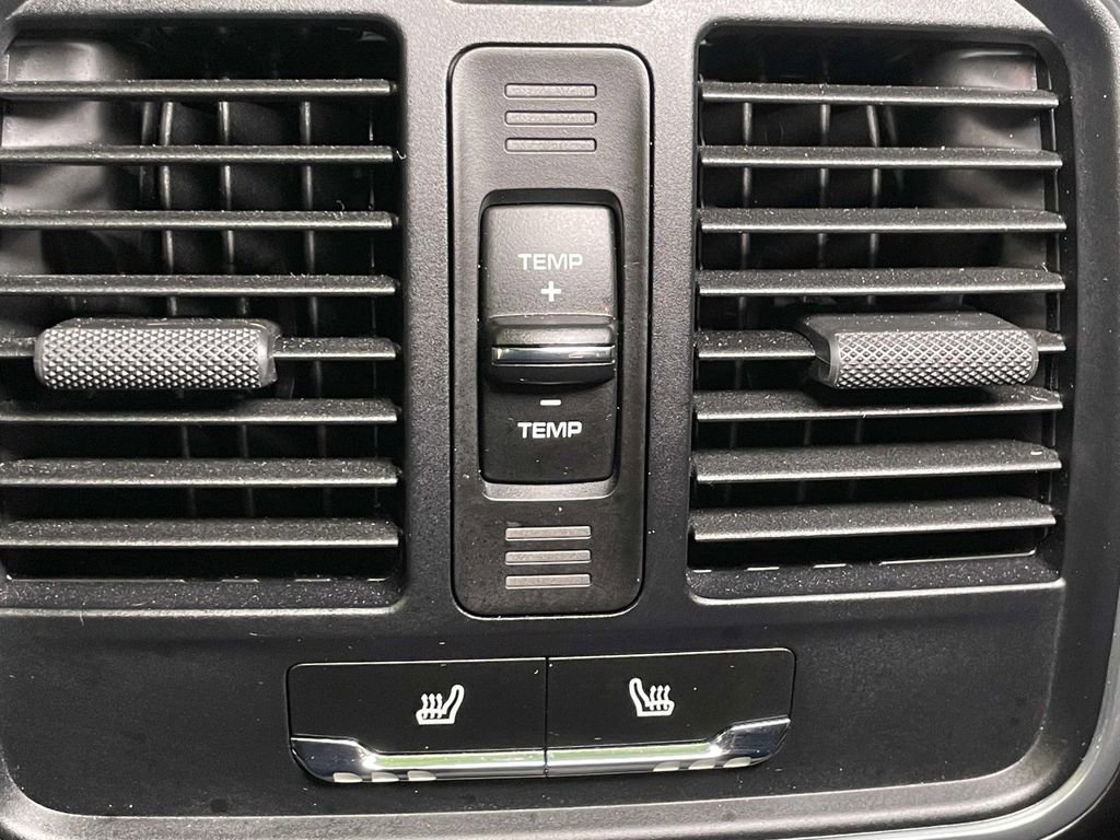 Certified 2022 Porsche Macan image 25