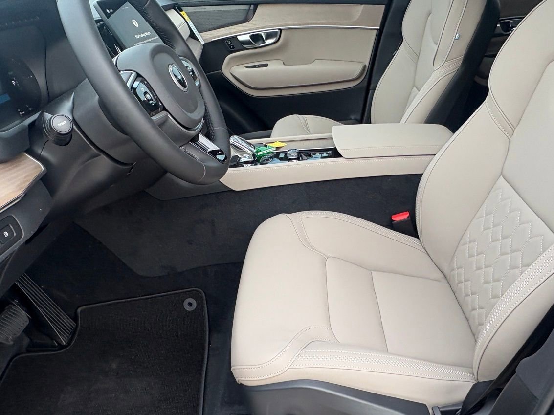 New 2026 Volvo XC90 T8 Plus w/ Protection Package Premier AWD/4WD image 17