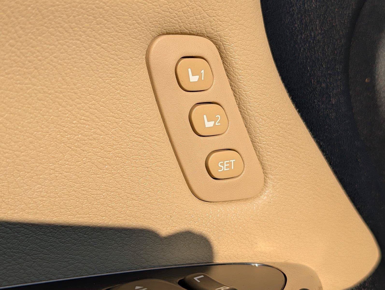 Used 2013 Toyota Avalon Limited FWD image 16