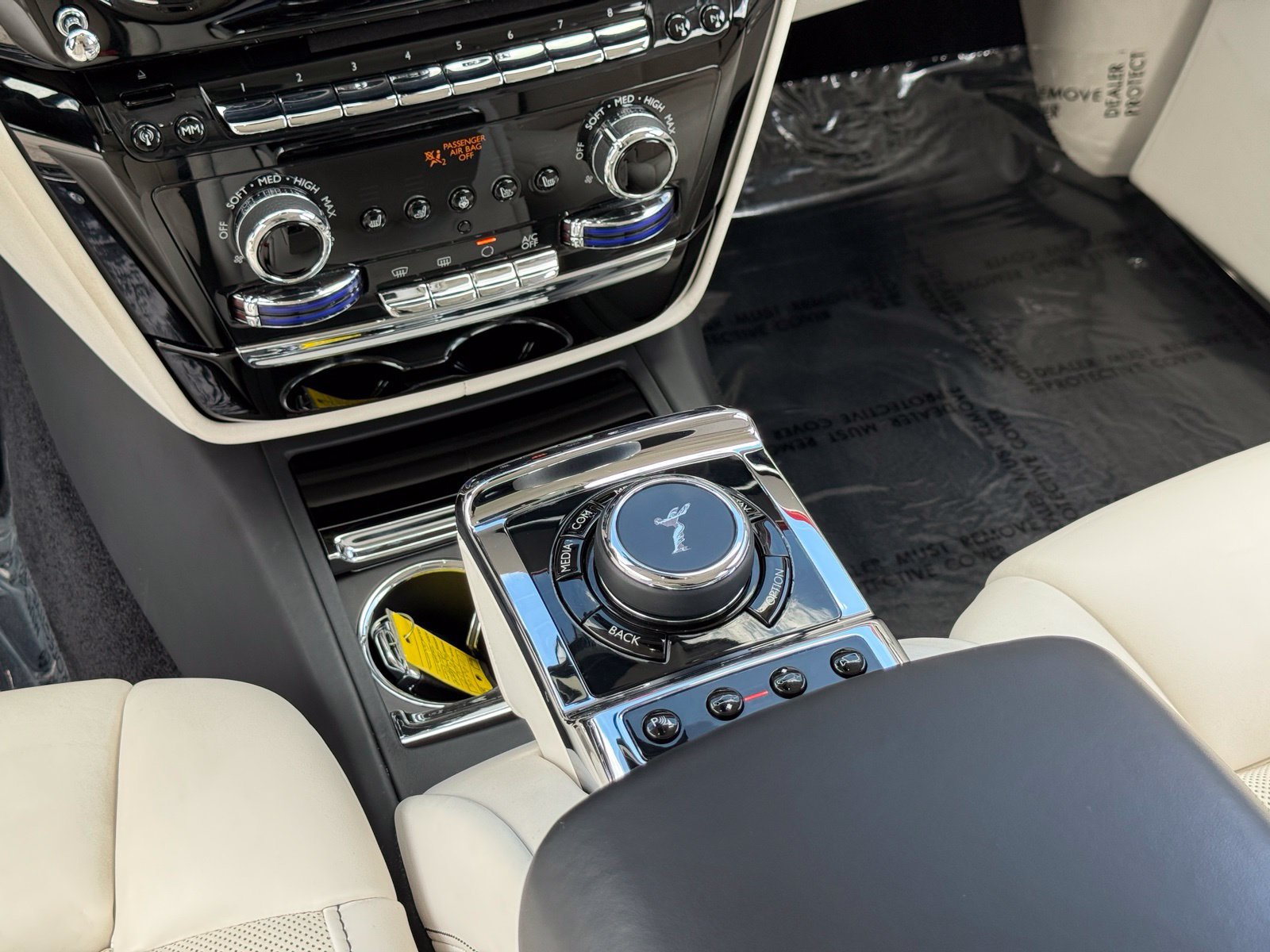 Used 2022 Rolls-Royce Phantom Sedan RWD image 41