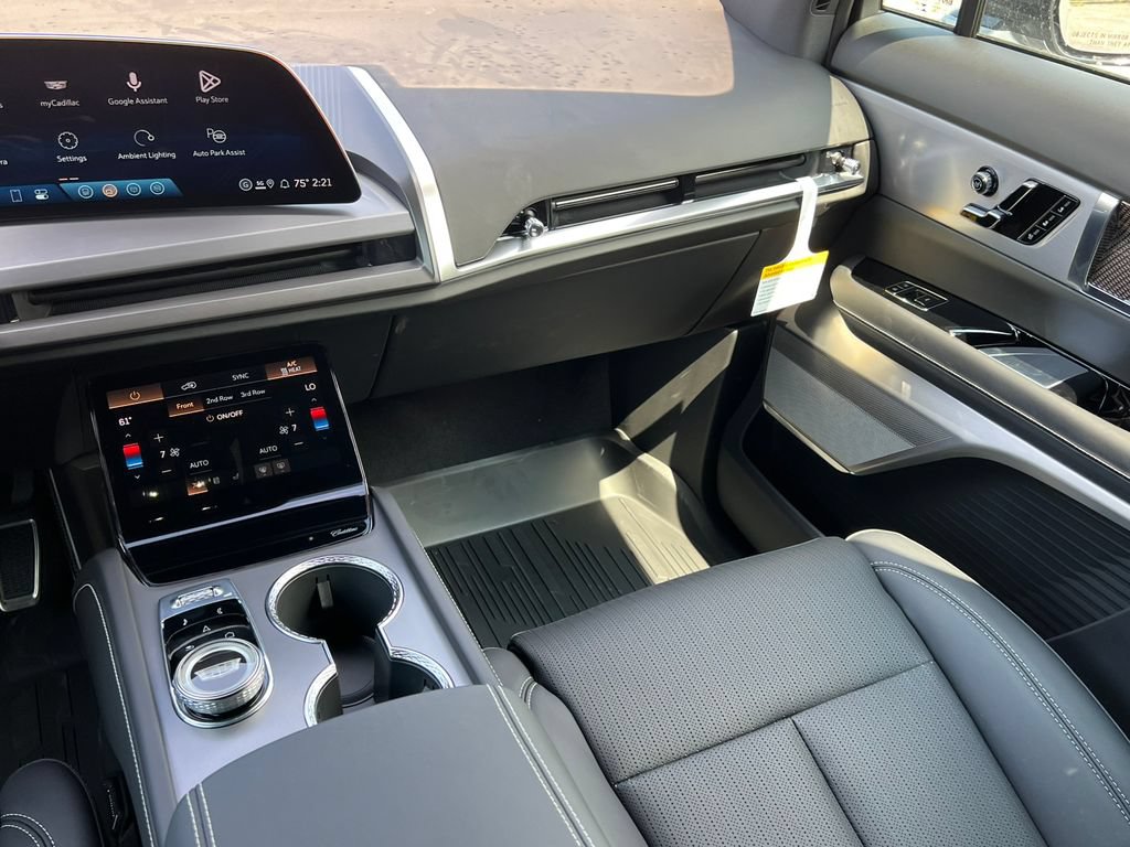 New 2027 Cadillac Vistiq Sport w/ LPO, Floor Liner Package AWD/4WD image 29