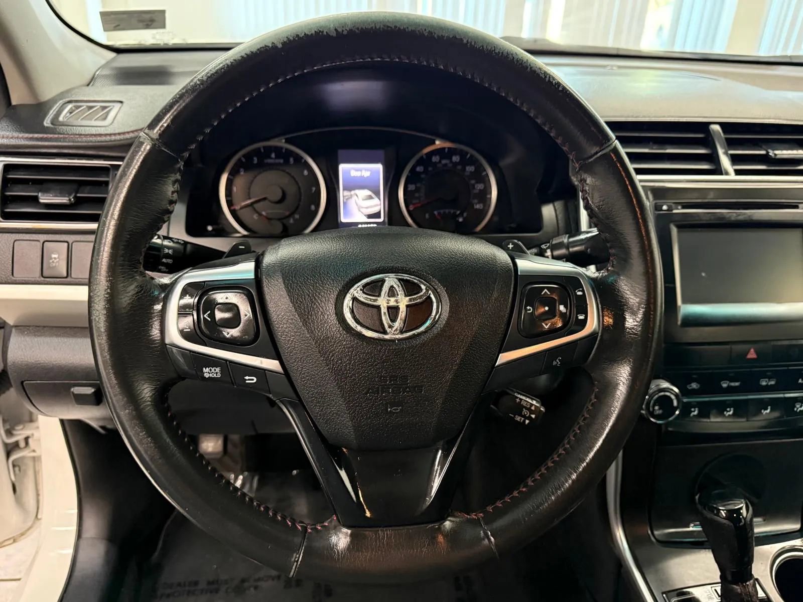 Used 2017 Toyota Camry SE image 16
