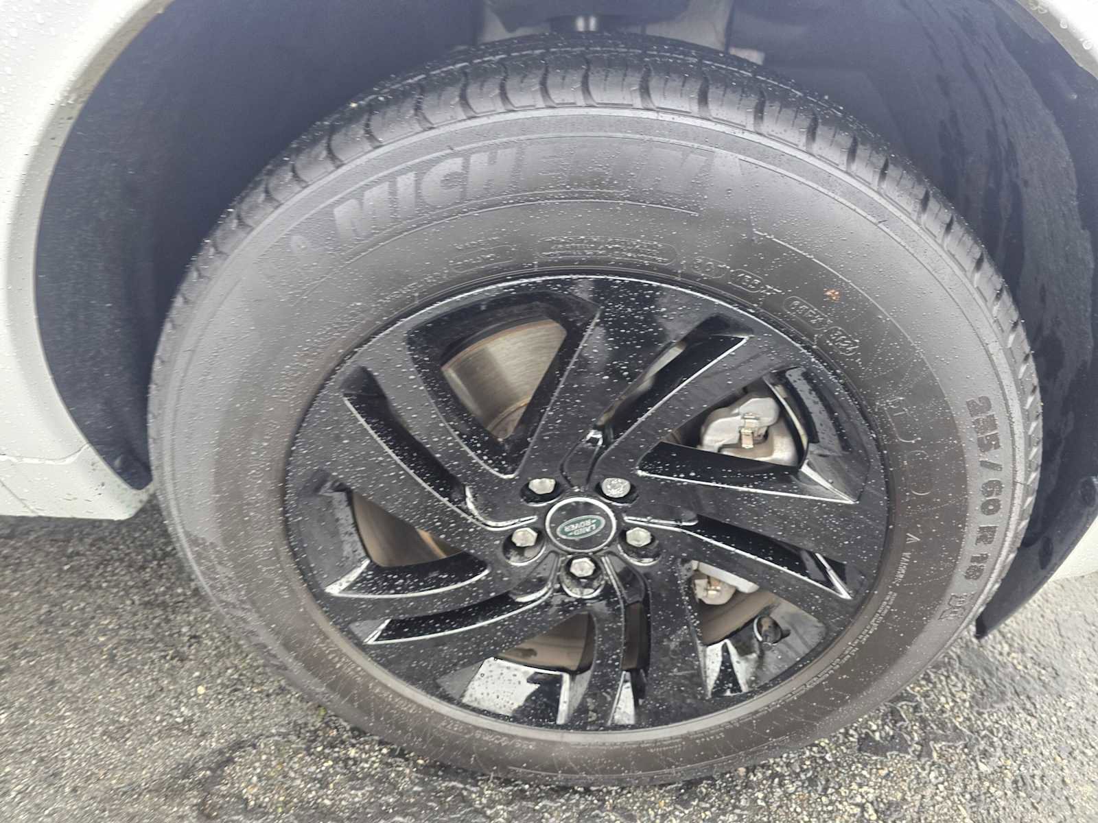 Used 2025 Land Rover Discovery Sport S image 9