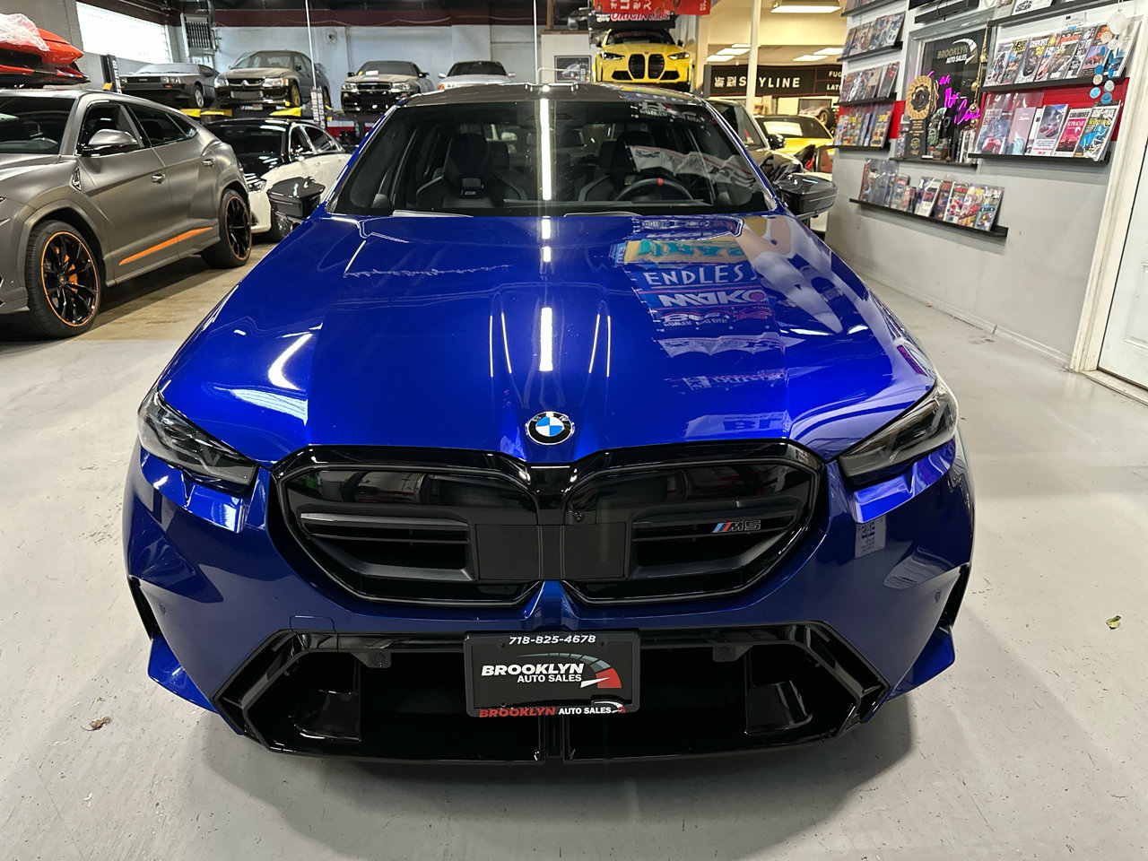 Used 2025 BMW M5 w/ Carbon Package image 2