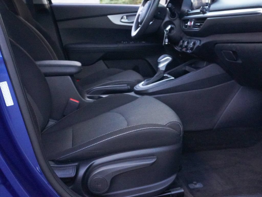 Used 2022 Kia Forte LXS FWD image 24