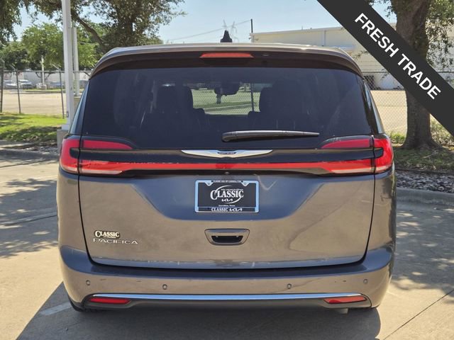 Used 2023 Chrysler Pacifica Touring-L FWD image 5