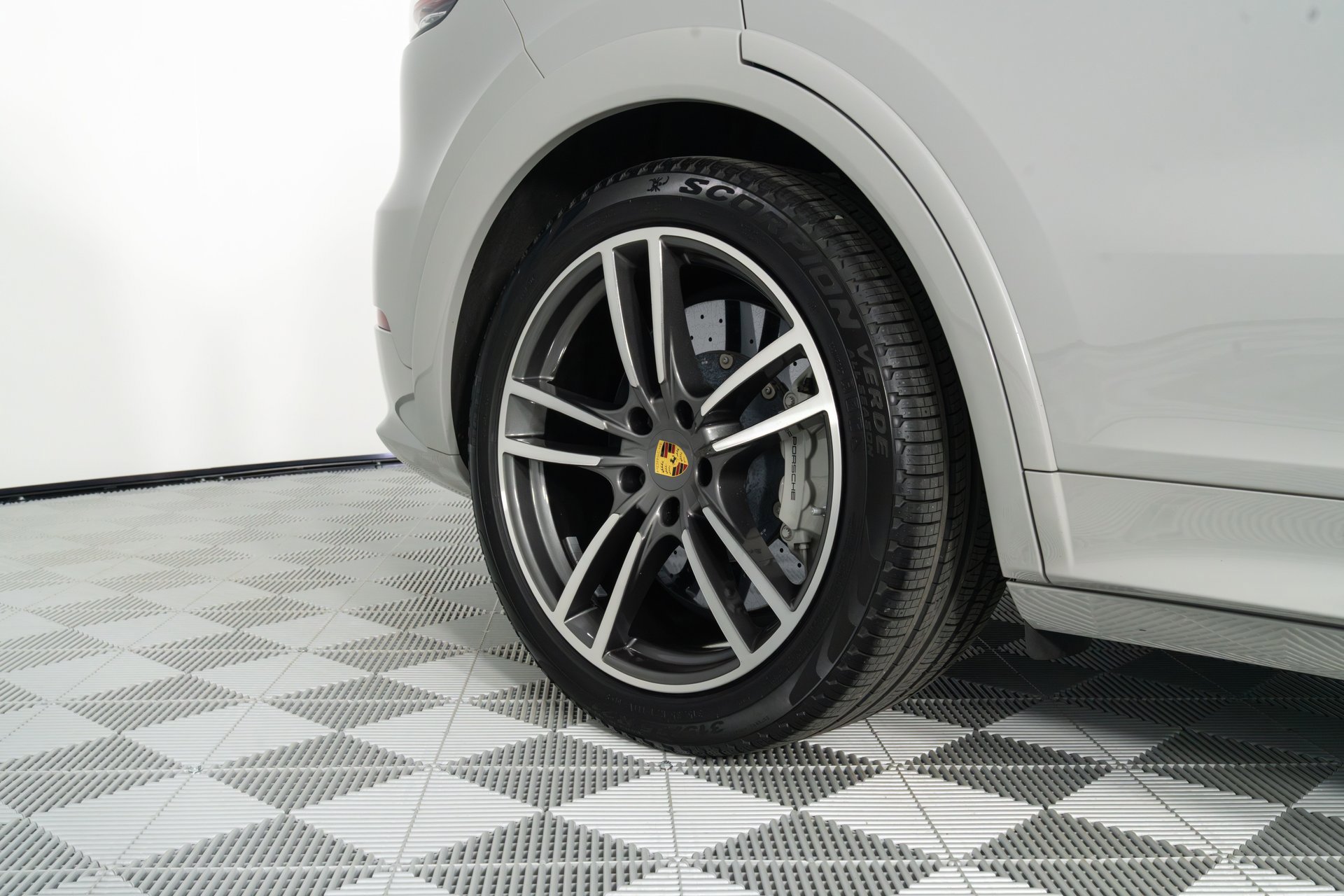 Used 2022 Porsche Cayenne Turbo AWD/4WD image 48