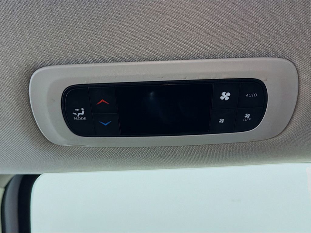 Used 2024 Chrysler Pacifica Touring-L image 36