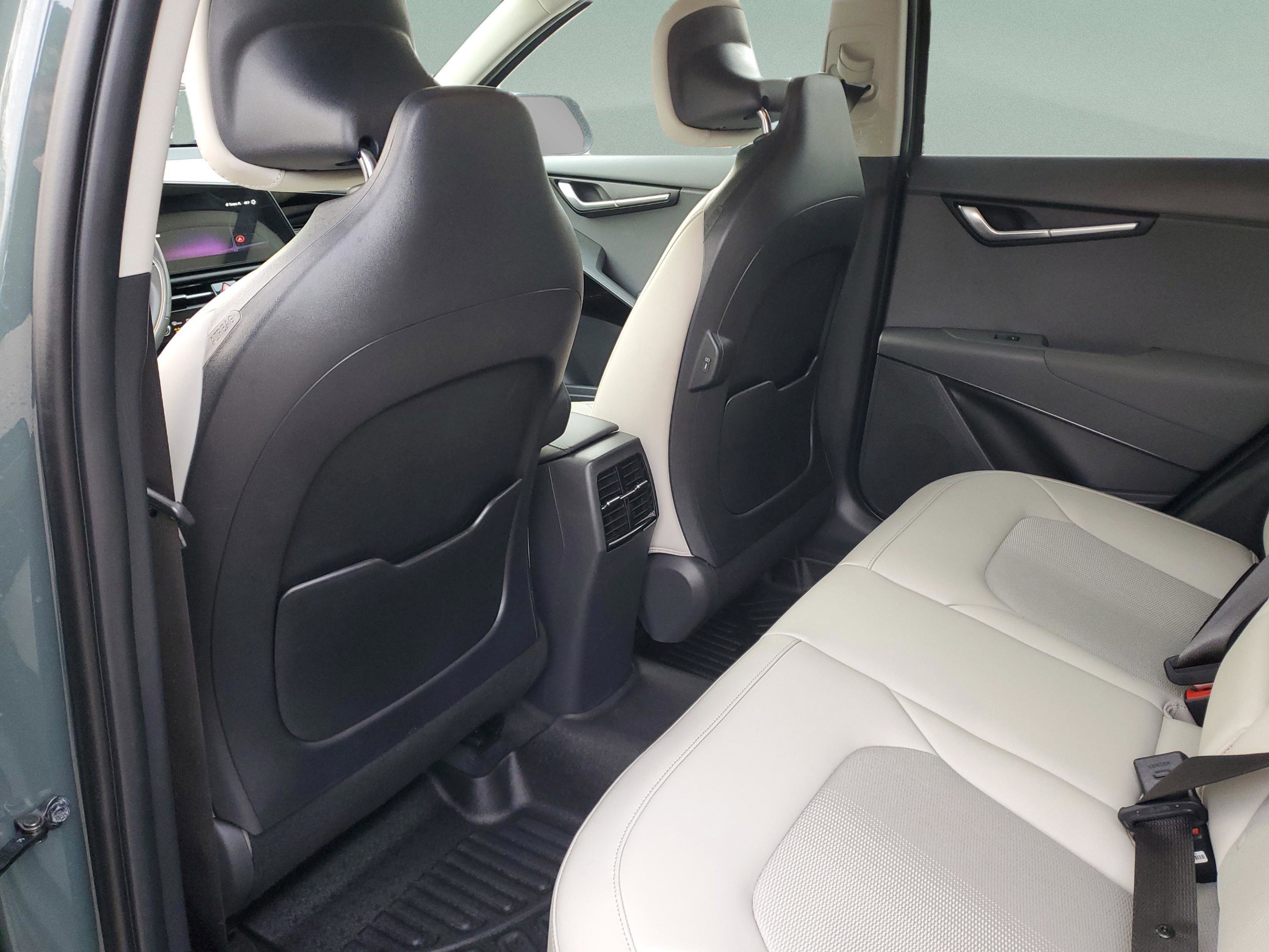 Used 2025 Kia Niro EX image 10