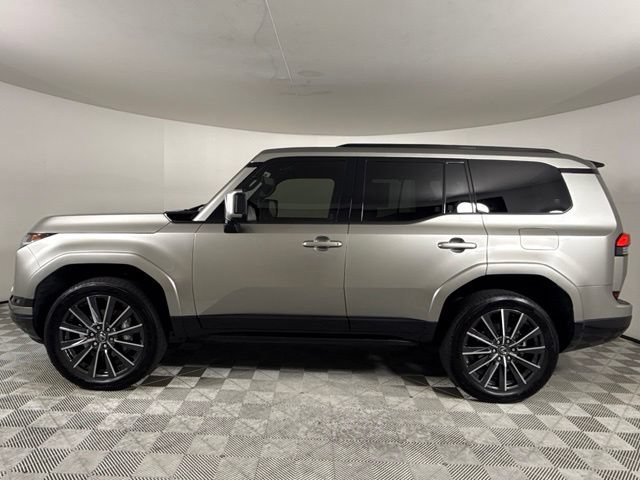 Used 2025 Lexus GX 550 w/ Accessory Package (2T) AWD/4WD image 3