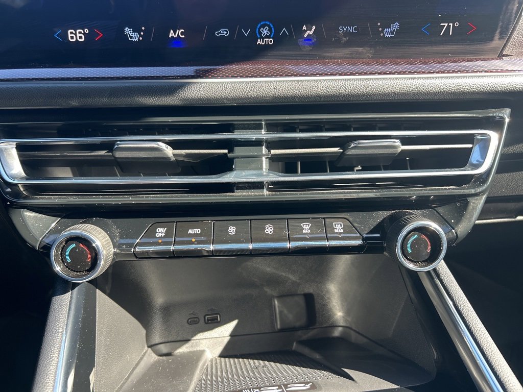 Used 2025 Chevrolet Traverse Z71 w/ Enhanced Driving Package image 30