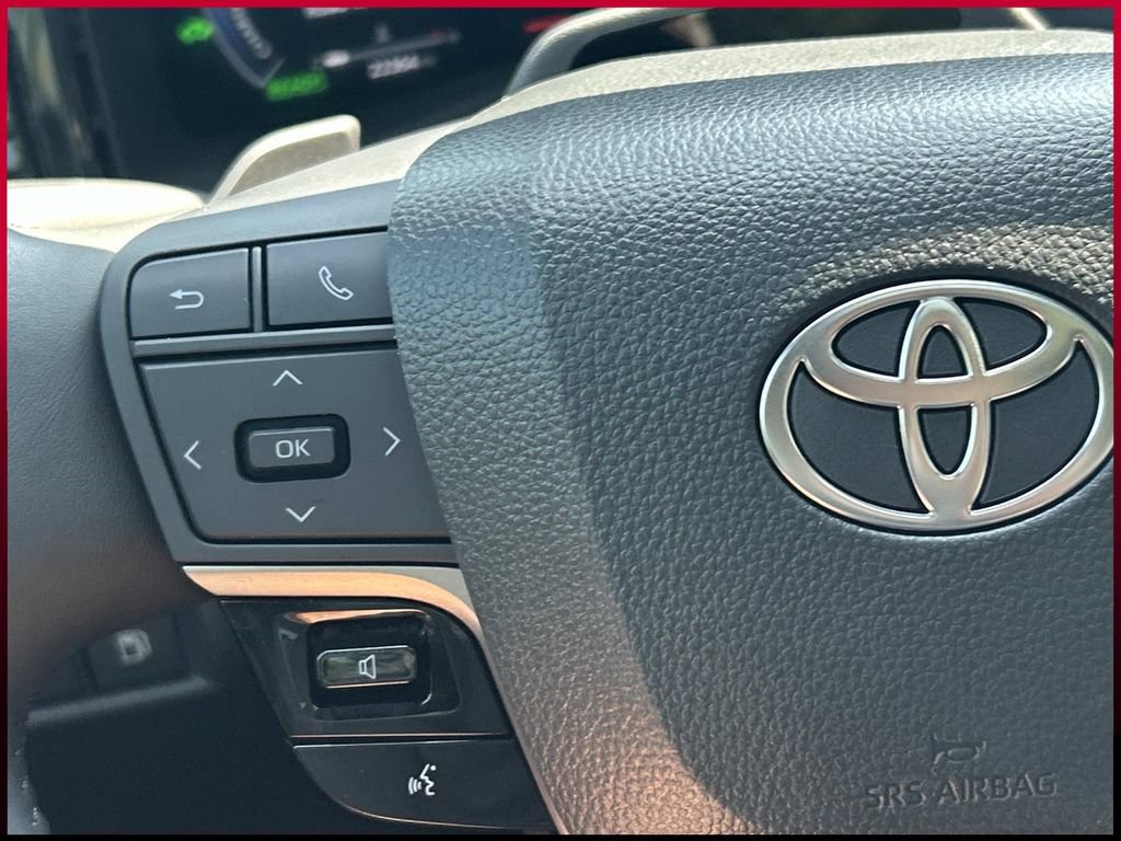 Used 2025 Toyota Camry Hybrid FWD image 29