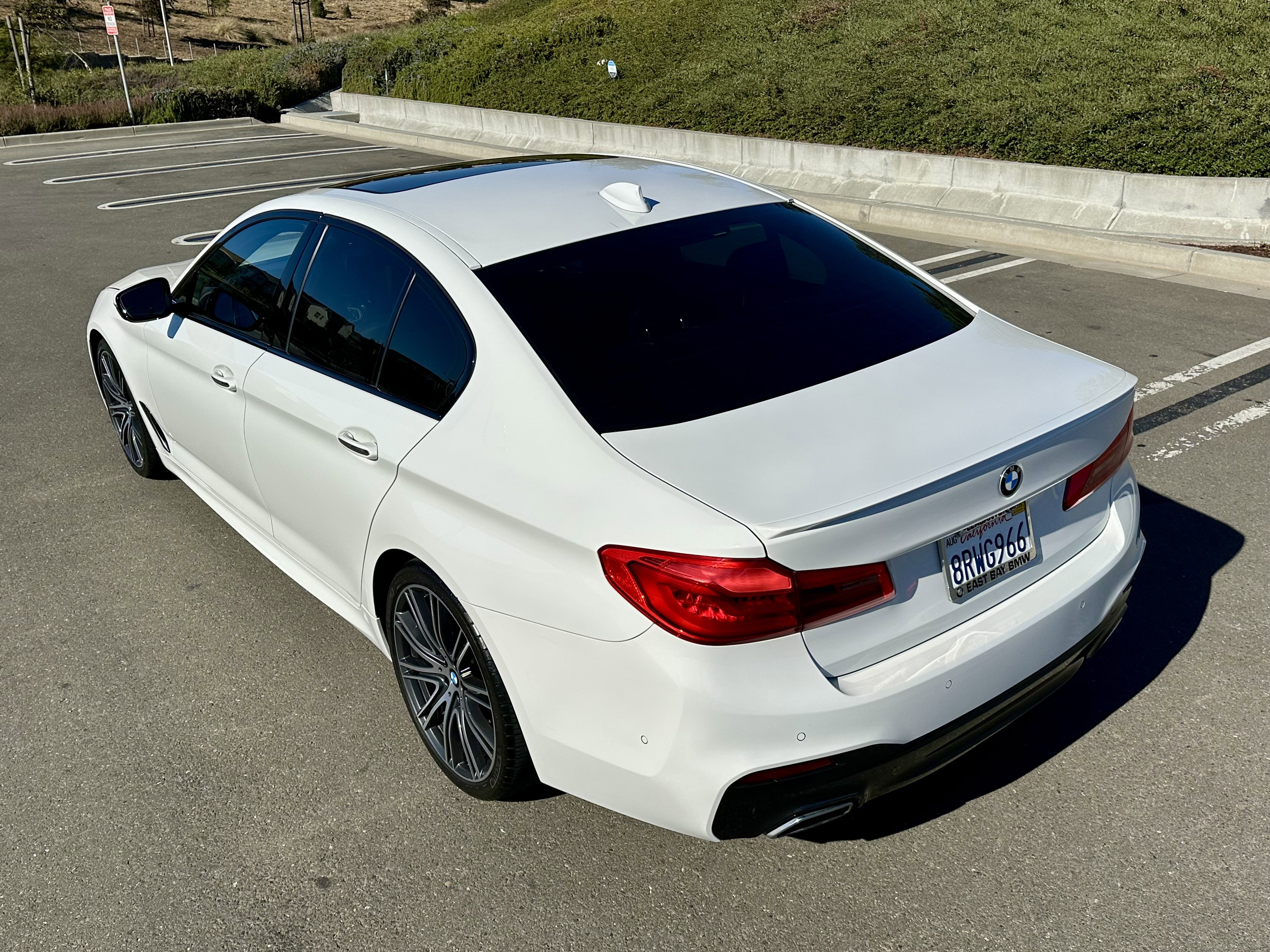 Used 2017 BMW 540i w/ M Sport Package RWD image 11