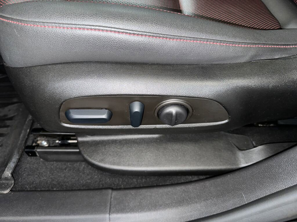 Certified 2023 Chevrolet Blazer RS w/ Enhanced Convenience Package image 3