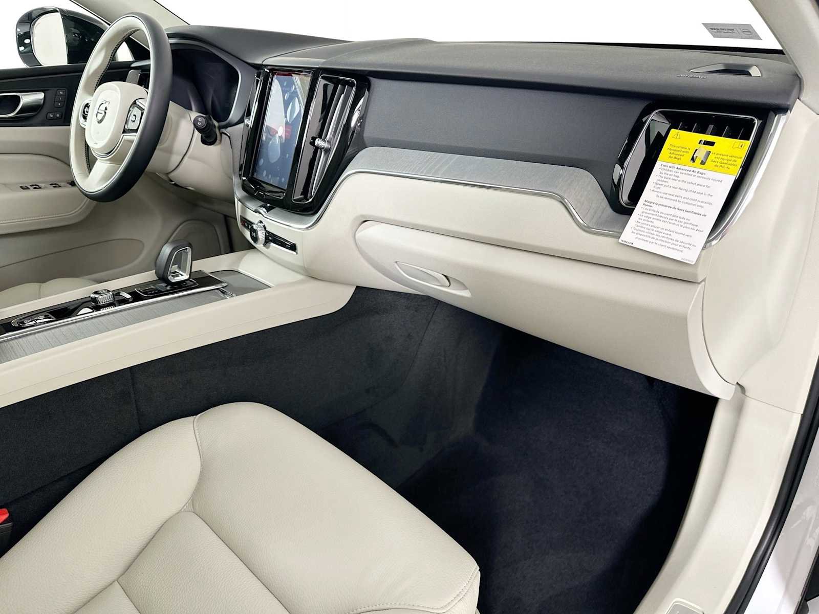 Certified 2025 Volvo XC60 T8 Plus w/ Protection Package Premier image 24