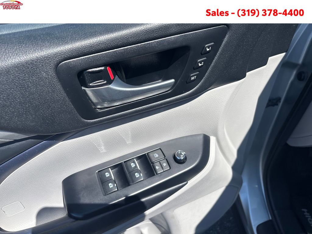 Certified 2018 Toyota Highlander Limited AWD/4WD image 11