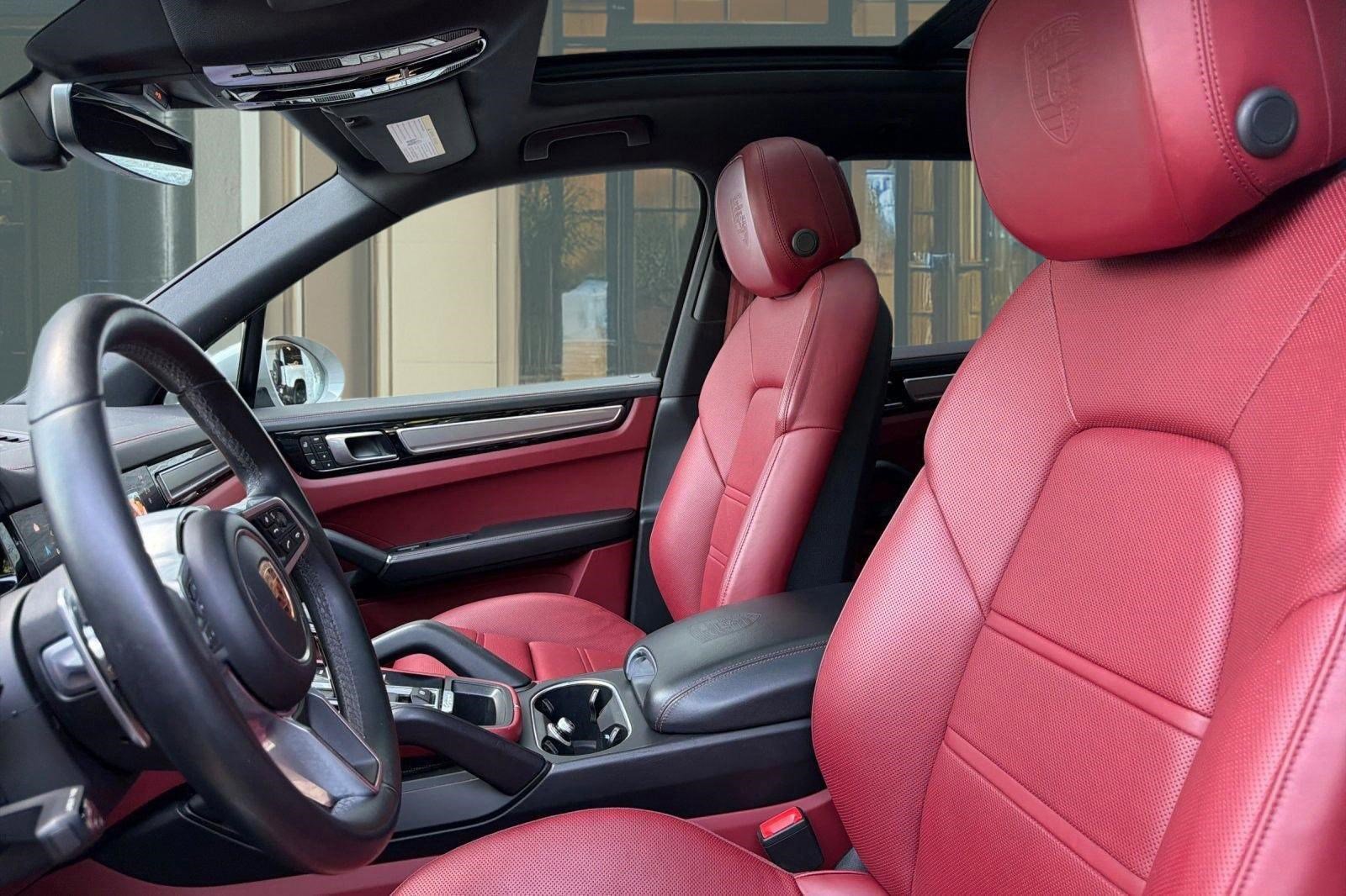 Used 2023 Porsche Cayenne Platinum Edition image 24