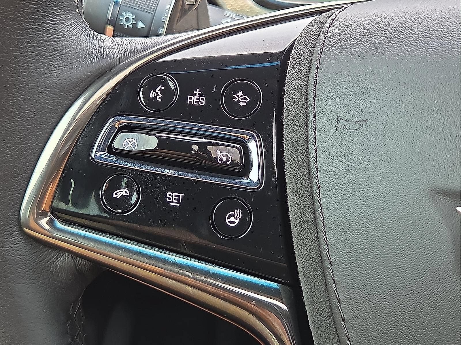 Certified 2018 Cadillac CTS V w/ Carbon Fiber Package RWD image 12