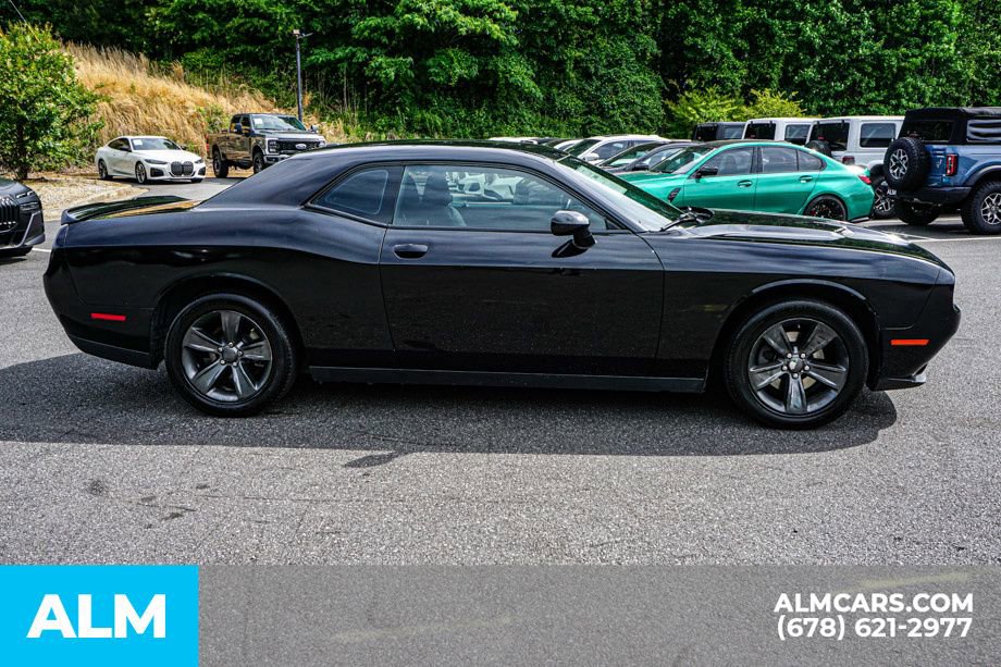 Used 2019 Dodge Challenger SXT RWD image 6