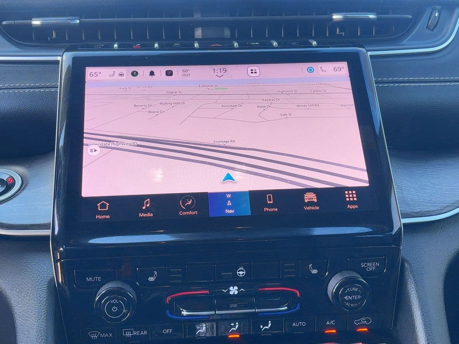 Used 2025 Jeep Grand Cherokee Limited w/ Black Appearance Package image 24