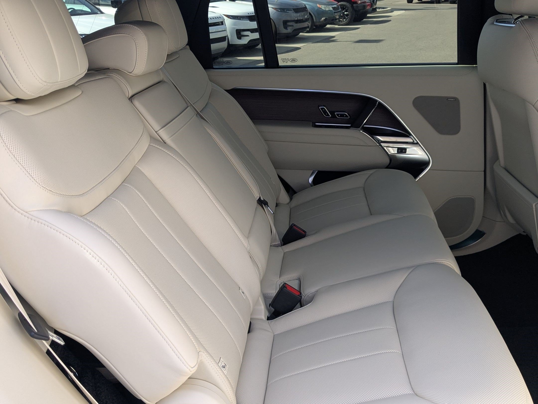 New 2026 Land Rover Range Rover Long Wheelbase SE AWD/4WD image 31