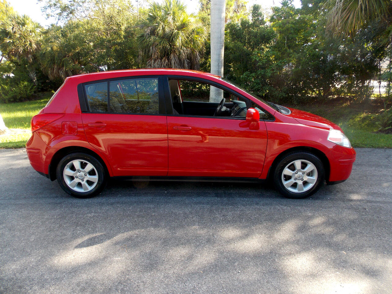 Used 2007 Nissan Versa SL image 9