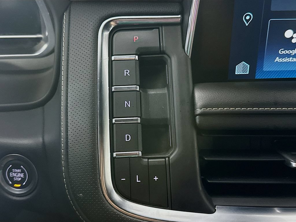 Used 2023 Chevrolet Tahoe Premier AWD/4WD image 16