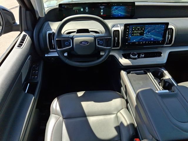 Used 2025 Ford Expedition Active image 11