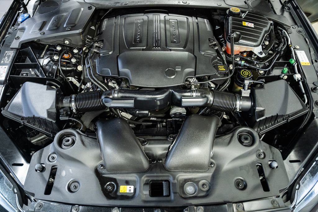 Used 2019 Jaguar XJ R-Sport image 25
