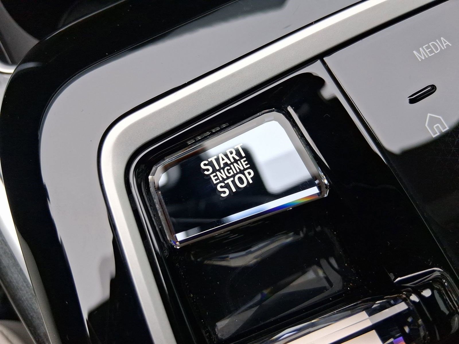 Certified 2024 BMW 760i xDrive w/ Premium Package 2 image 25