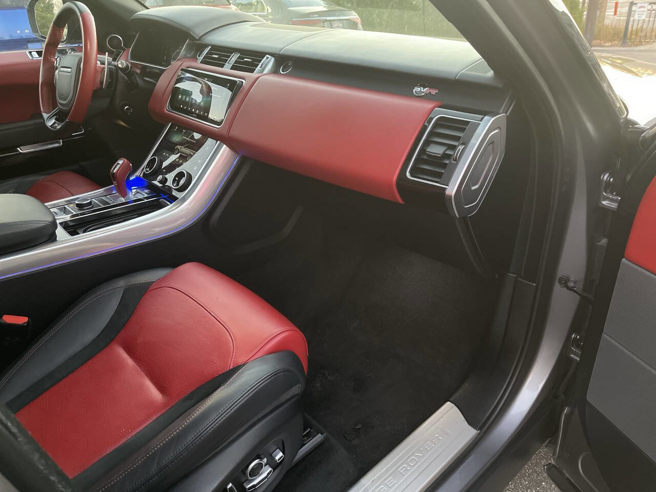 Used 2020 Land Rover Range Rover Sport SVR image 11