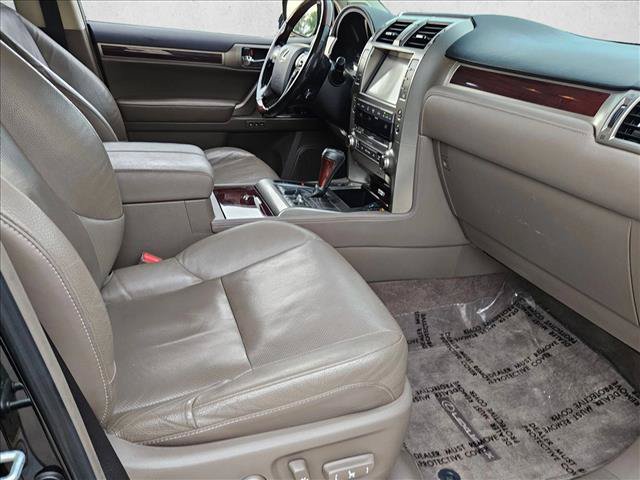 Used 2016 Lexus GX 460 w/ Premium Package AWD/4WD image 22