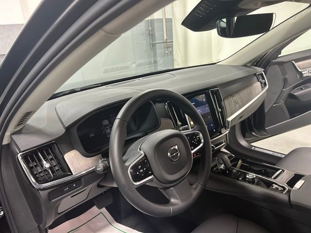 Used 2025 Volvo S90 T8 Plus image 10
