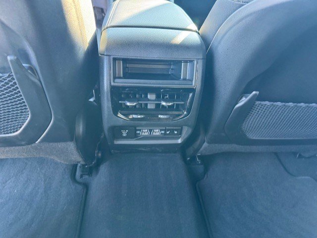 Used 2024 Jeep Grand Cherokee Limited w/ Black Appearance Package image 26